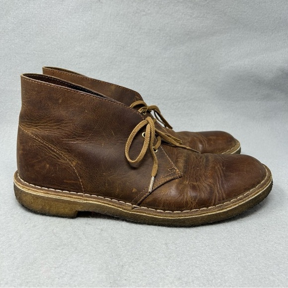 Clarks Men\'s Size 9.5 Desert Boot Beeswax Leather Brown - Gum Sole. main image 14